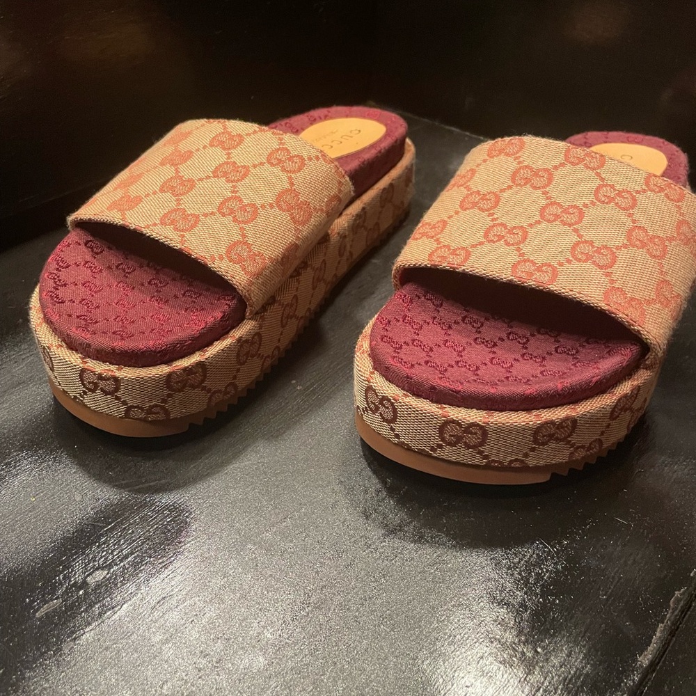Gucci sandals